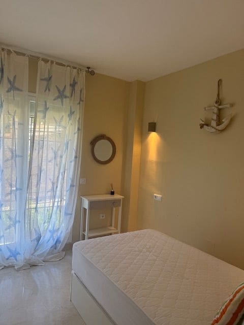 Apartamento de 3 habitaciones en Marbella en alquiler - 2.500 € (Ref: 9227743)