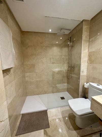 1 slaapkamer Appartement te koop in Marbella met zwembad - € 360.000 (Ref: 9232021)