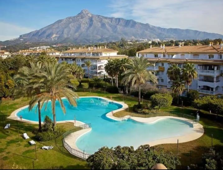 1 slaapkamer Appartement te koop in Marbella met zwembad - € 360.000 (Ref: 9232021)