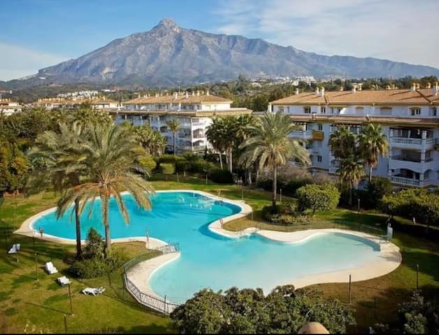 1 slaapkamer Appartement te koop in La Dama de Noche - La Alzambra, Marbella met zwembad - € 360.000 (Ref: 9232021)