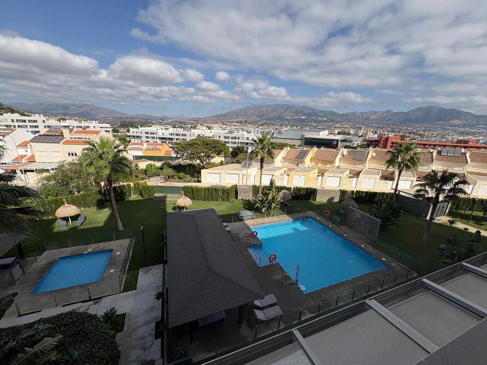 3 soveværelse Lejlighed til salg i Fuengirola med swimmingpool - € 589.000 (Ref: 9234919)