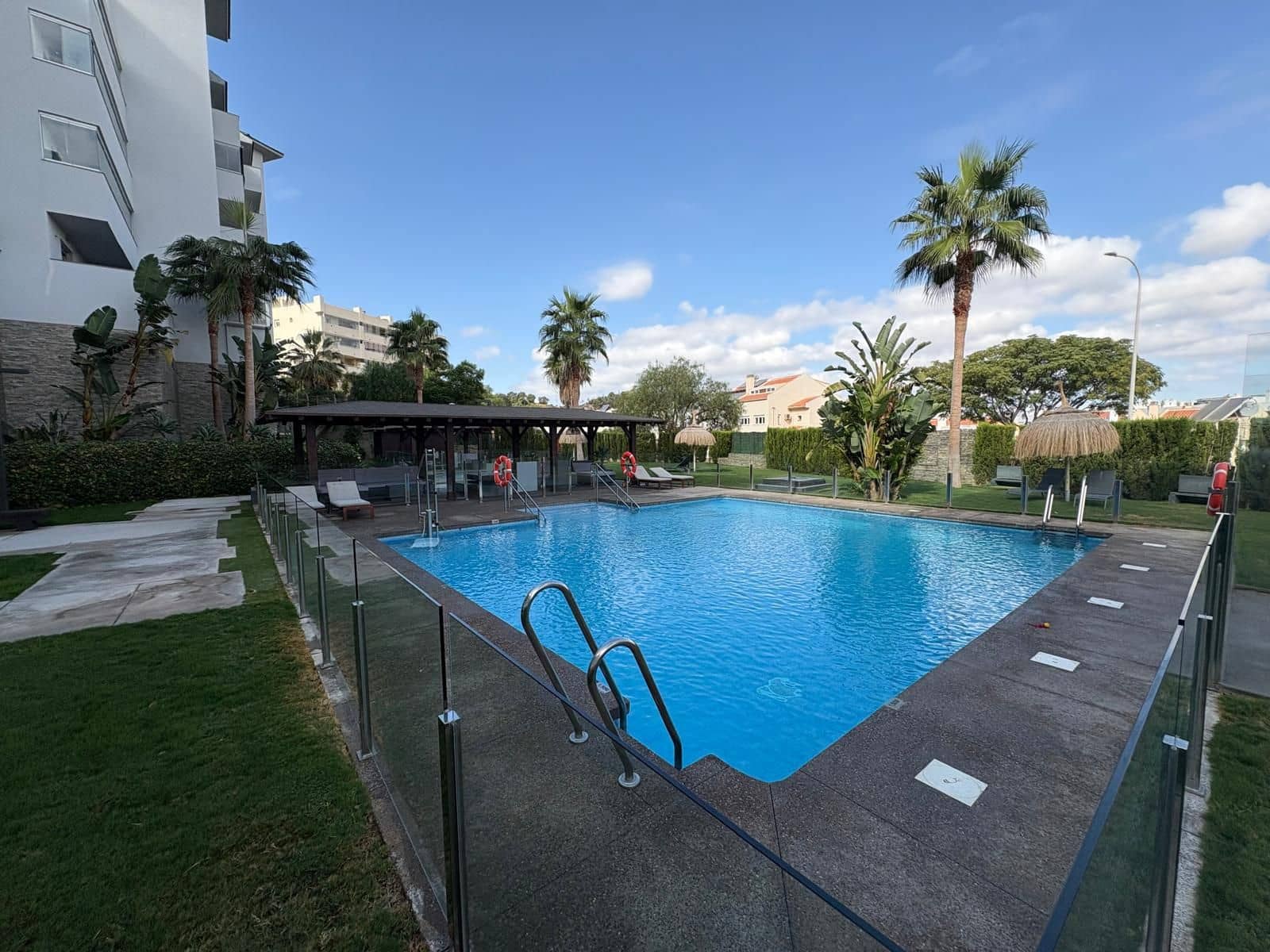 3 soveværelse Lejlighed til salg i Fuengirola med swimmingpool - € 589.000 (Ref: 9234919)