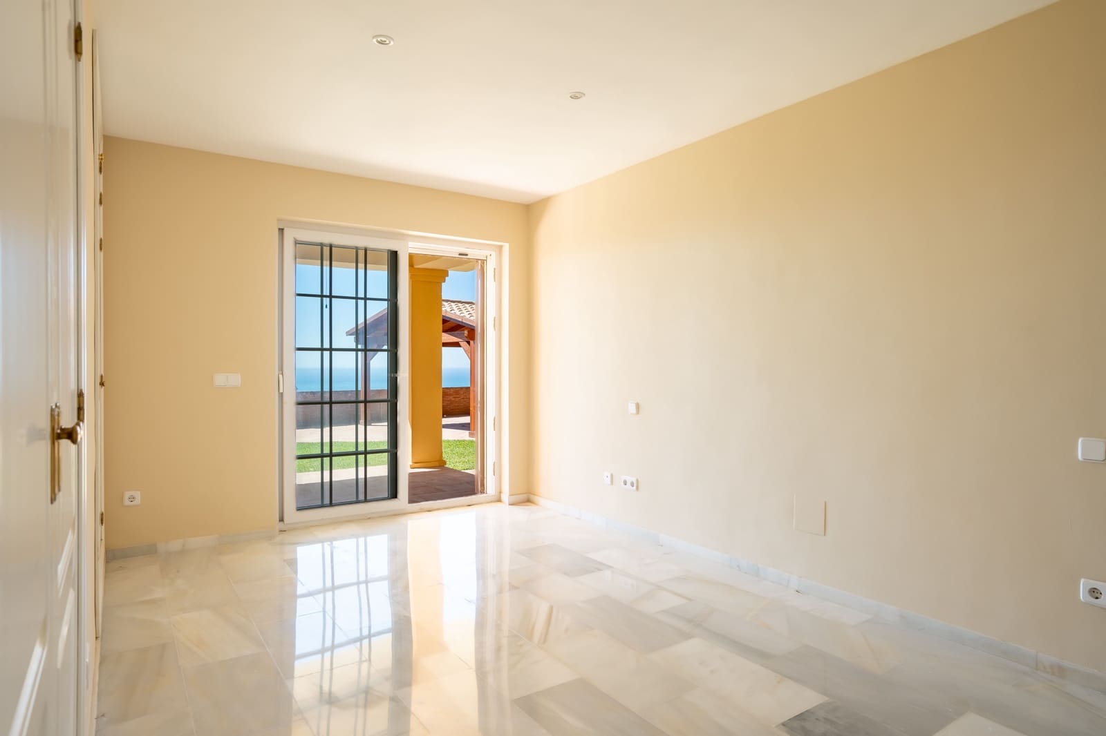 5 makuuhuone Huvila myytävänä paikassa Benalmadena mukana uima-altaan - 1 795 000 € (Ref: 9235826)