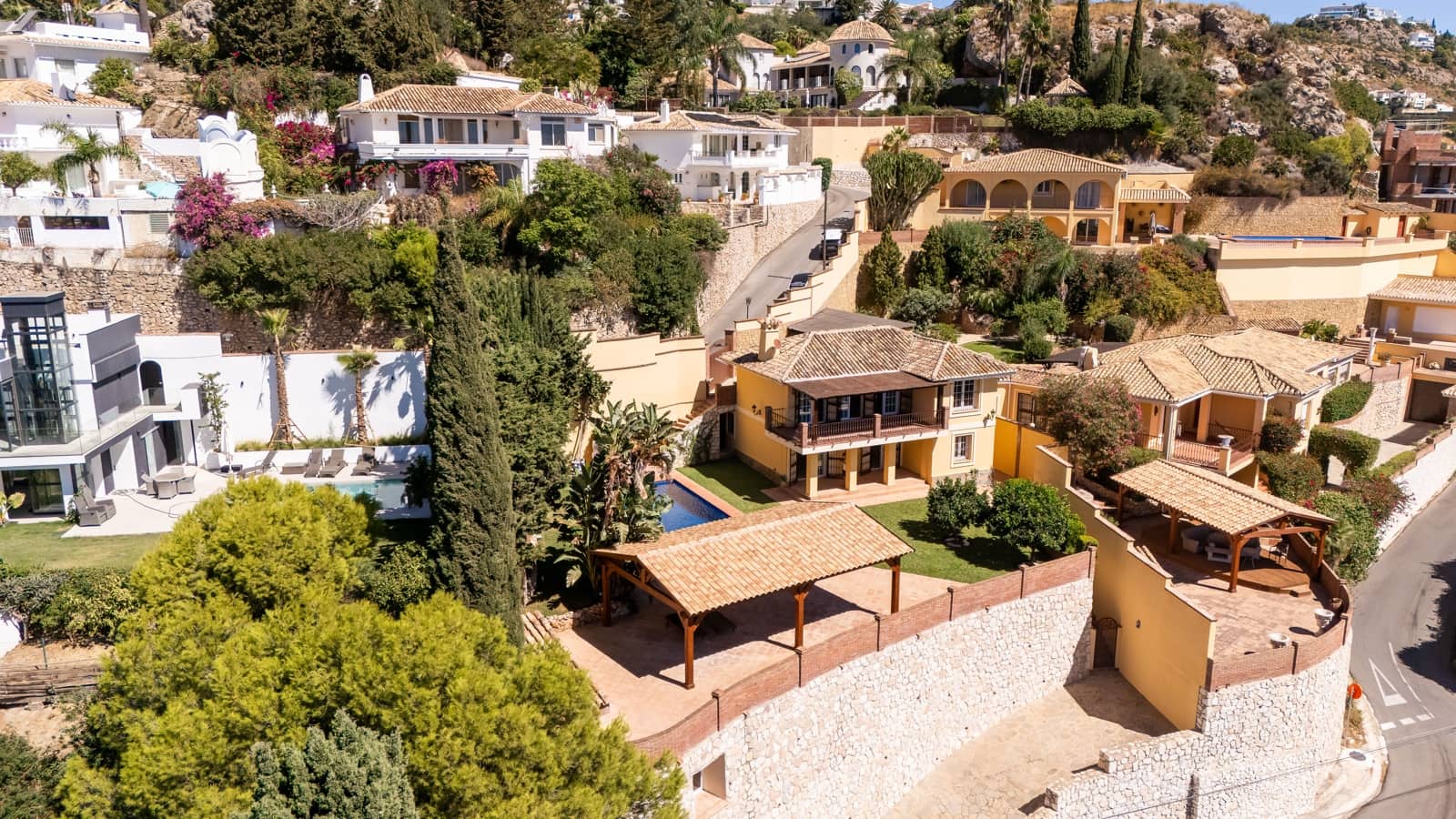 5 makuuhuone Huvila myytävänä paikassa Benalmadena mukana uima-altaan - 1 795 000 € (Ref: 9235826)