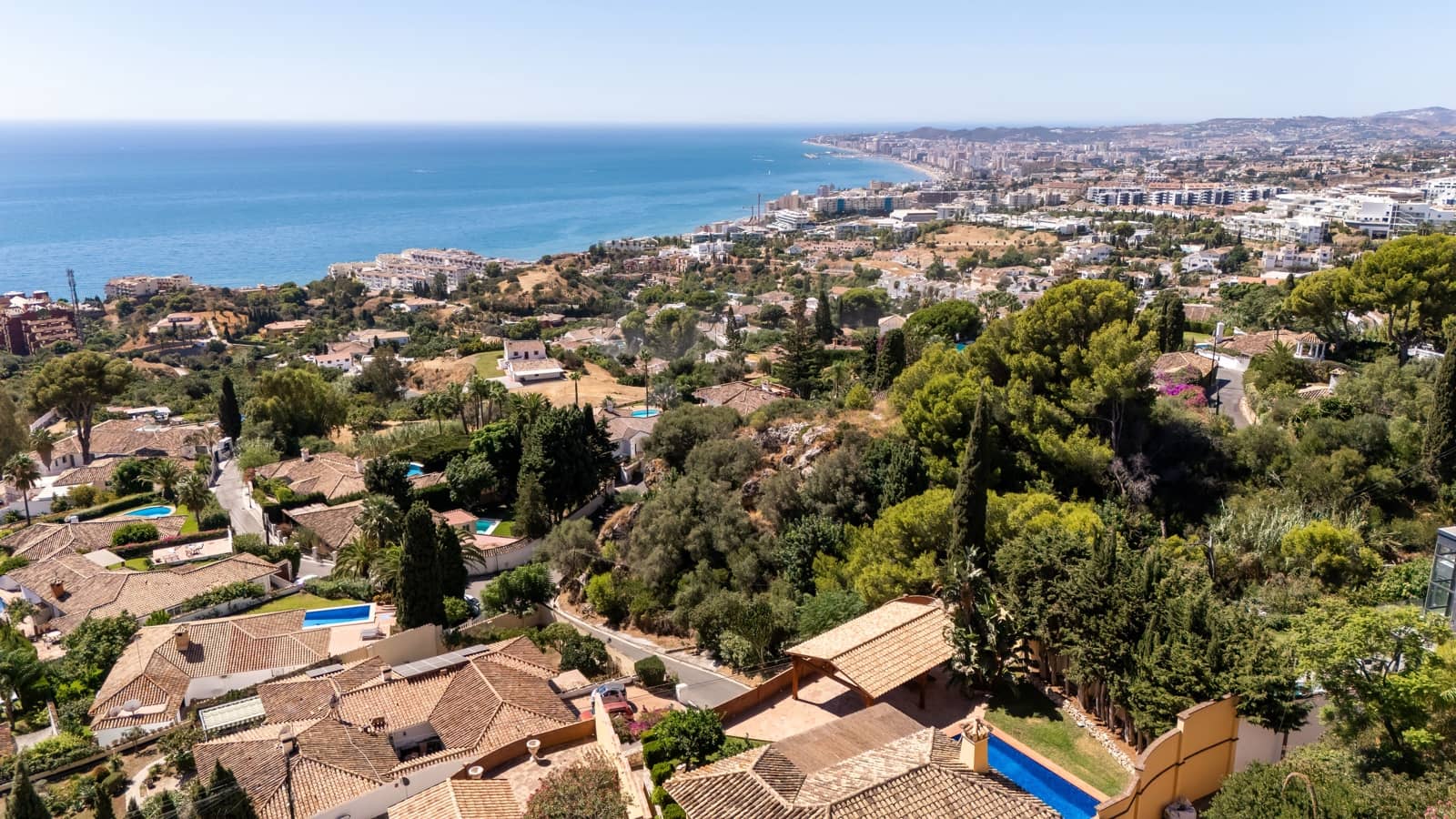 5 makuuhuone Huvila myytävänä paikassa Benalmadena mukana uima-altaan - 1 795 000 € (Ref: 9235826)