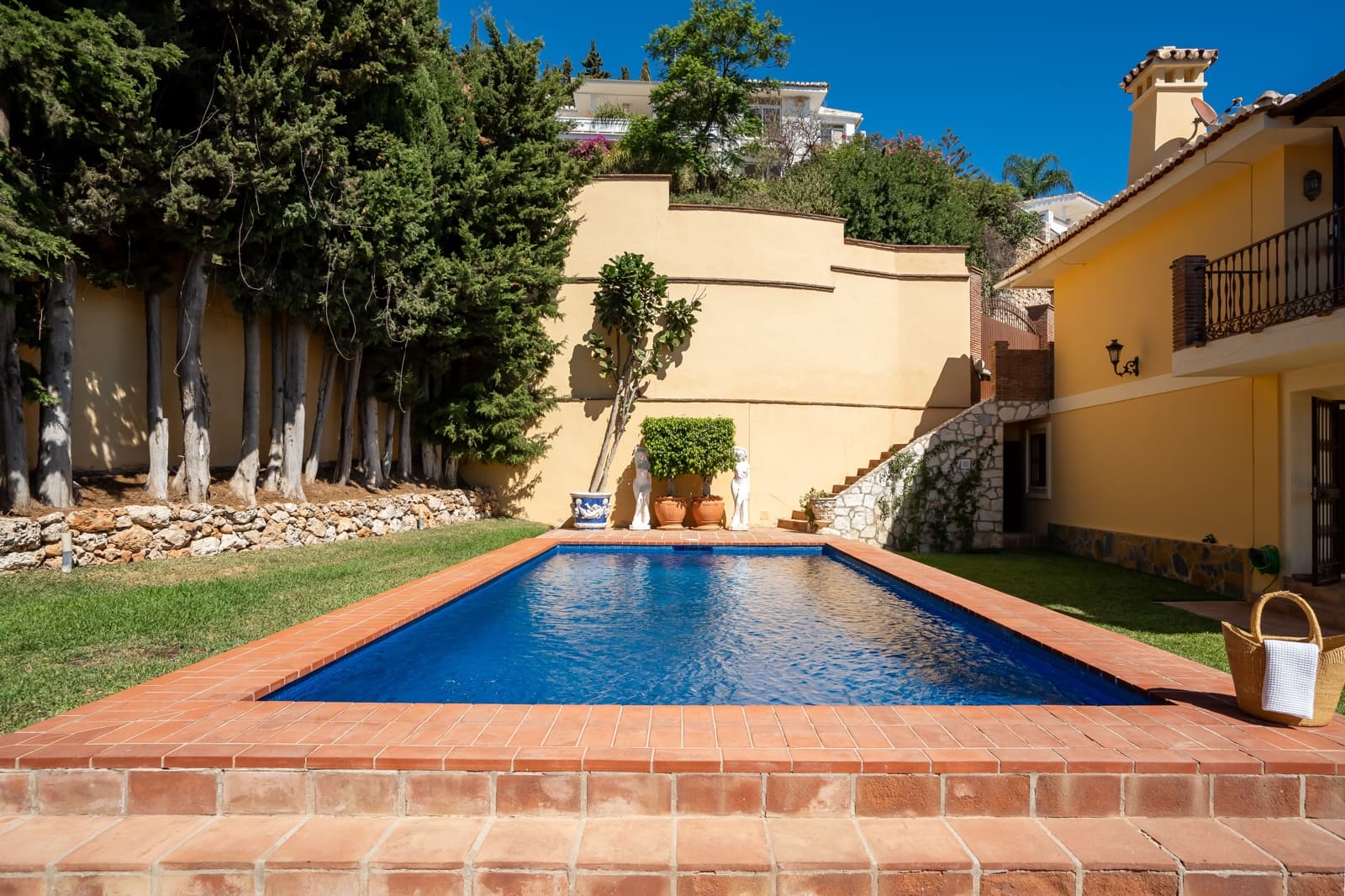 5 makuuhuone Huvila myytävänä paikassa Benalmadena mukana uima-altaan - 1 795 000 € (Ref: 9235826)