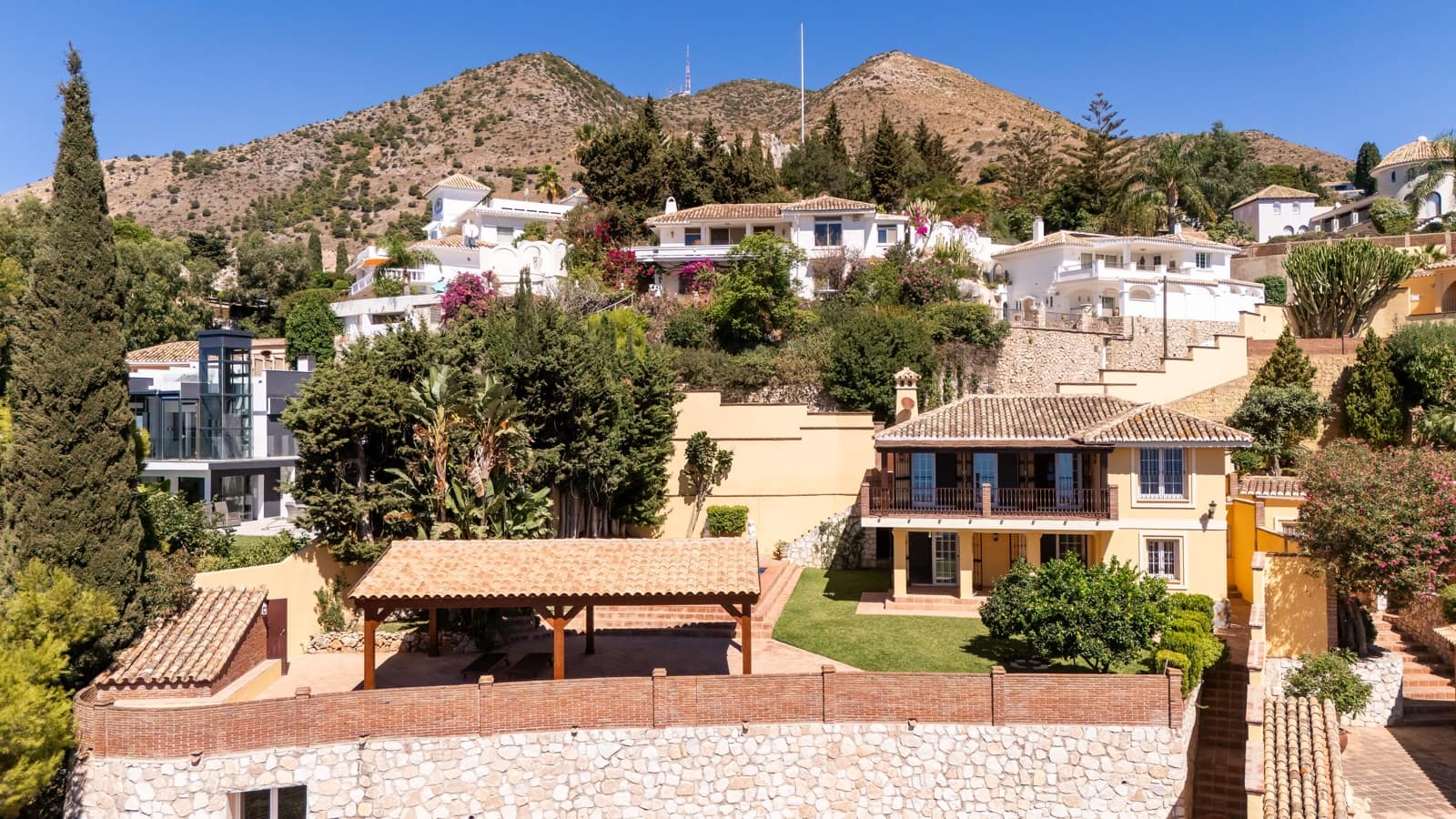 5 makuuhuone Huvila myytävänä paikassa Benalmadena mukana uima-altaan - 1 795 000 € (Ref: 9235826)