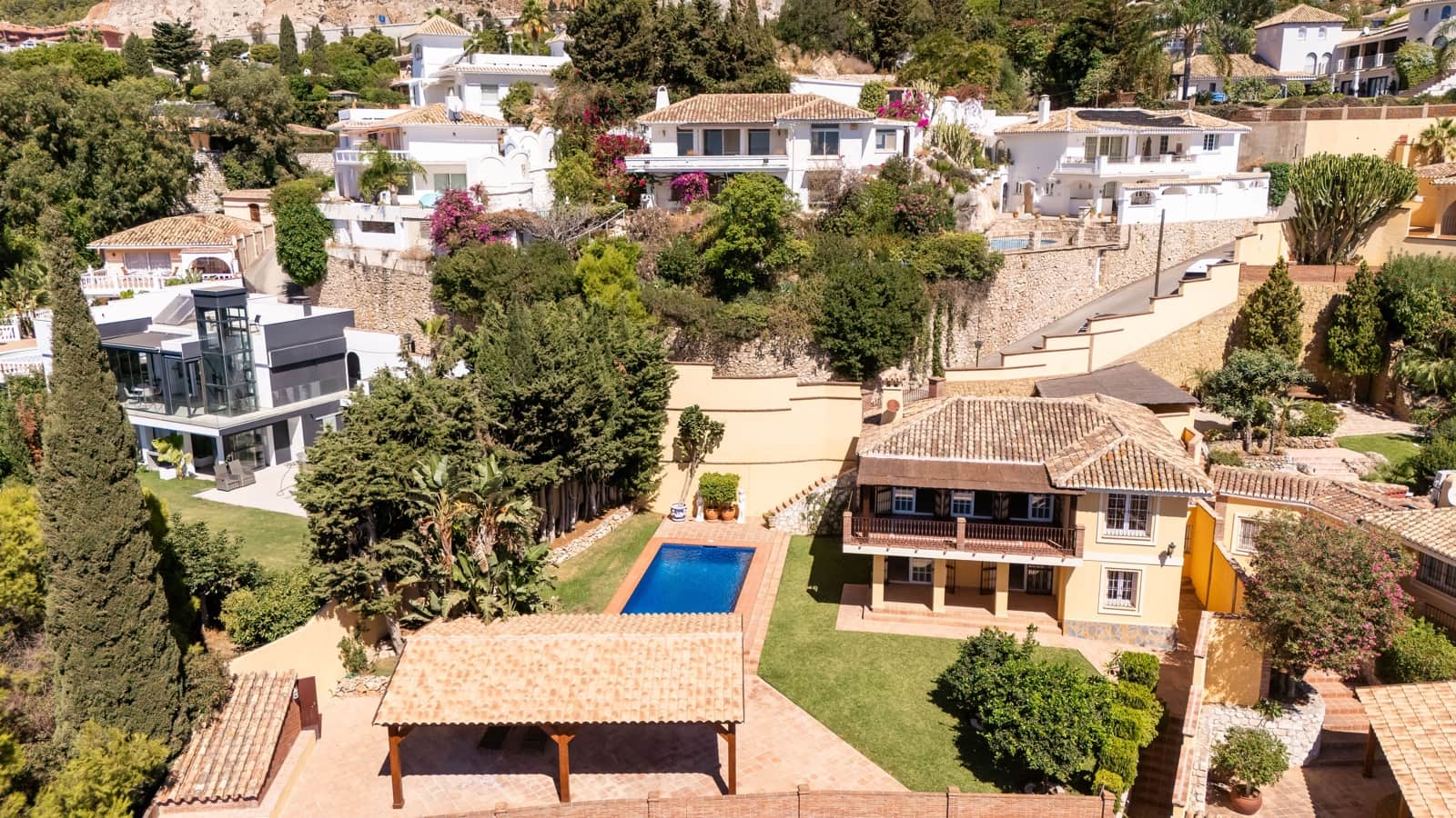 5 makuuhuone Huvila myytävänä paikassa Benalmadena mukana uima-altaan - 1 795 000 € (Ref: 9235826)