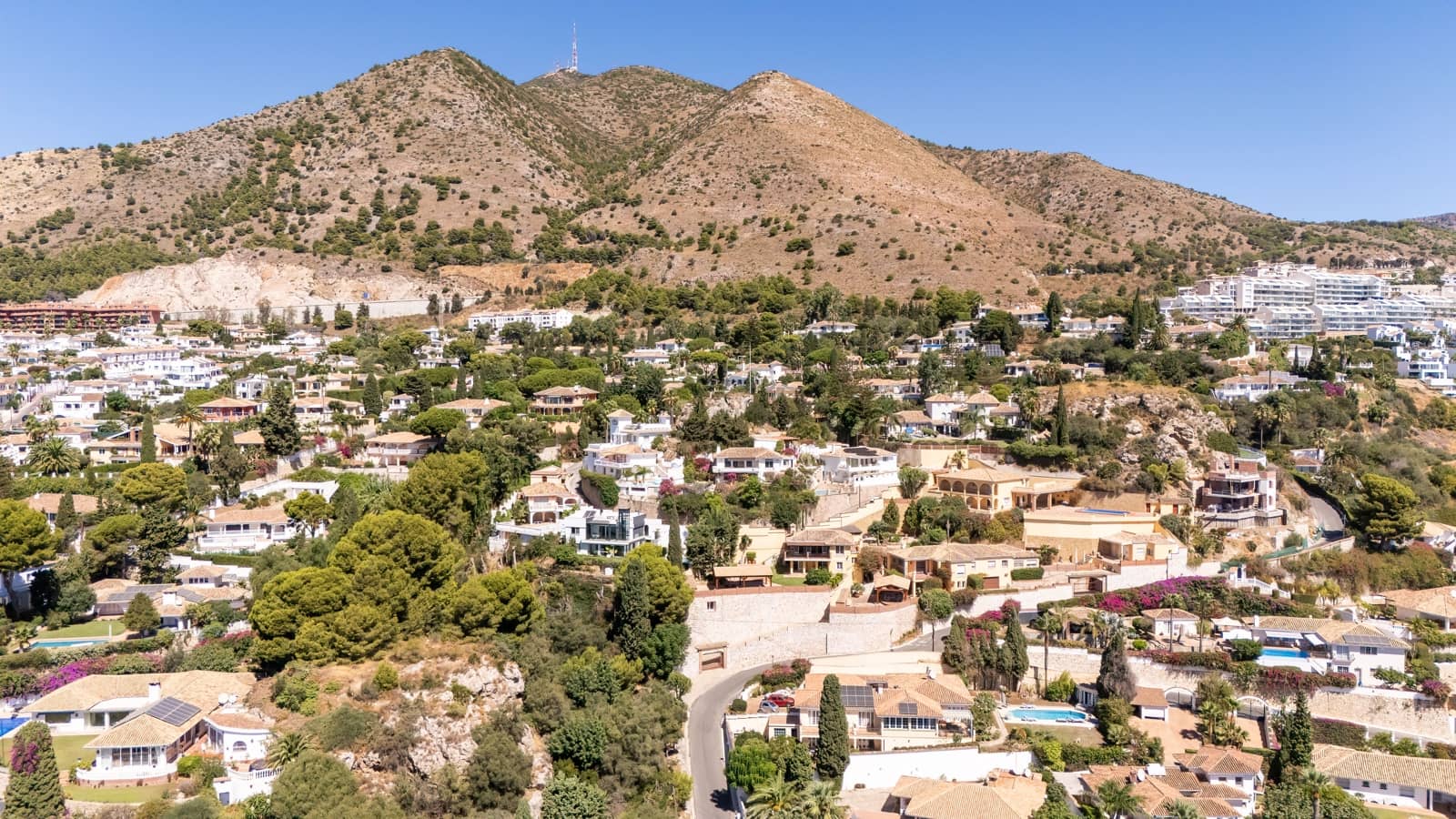 5 makuuhuone Huvila myytävänä paikassa Benalmadena mukana uima-altaan - 1 795 000 € (Ref: 9235826)