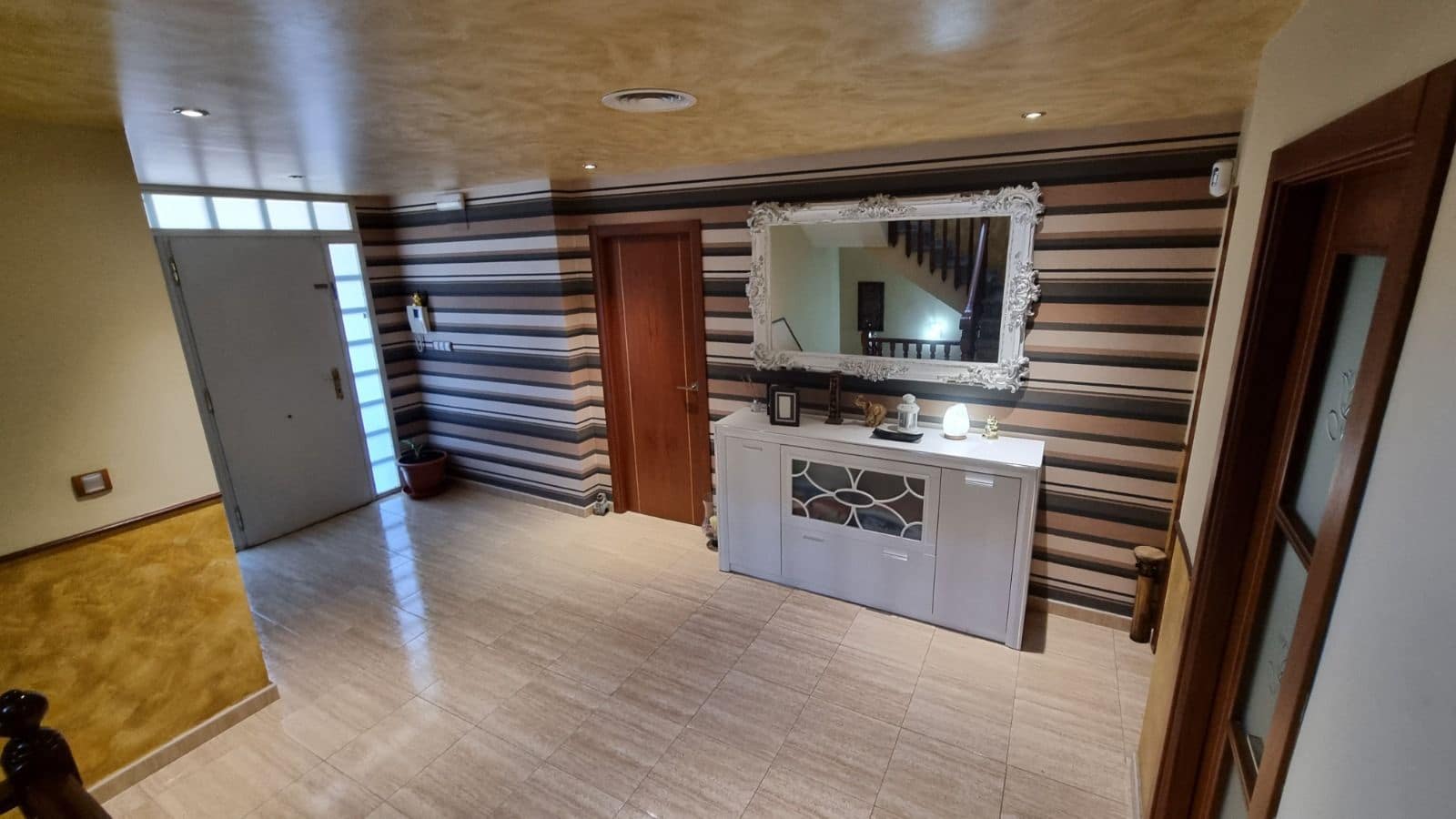 4 soveværelse Byhus til salg i La Guardia de Jaen med swimmingpool - € 340.000 (Ref: 9239318)