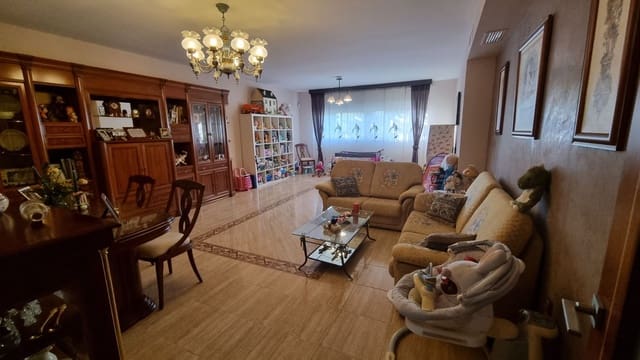 4 bedroom Townhouse for sale in La Guardia de Jaén with pool - € 340,000 (Ref: 9239318)