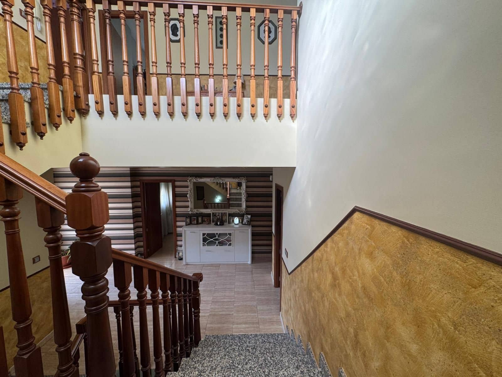 4 slaapkamer Huis te koop in La Guardia de Jaen met zwembad - € 340.000 (Ref: 9239318)
