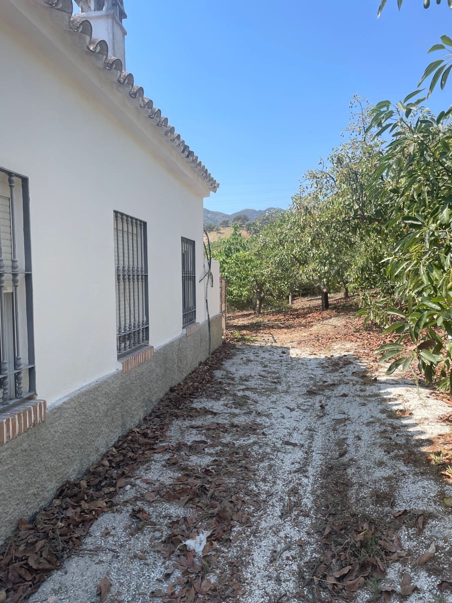 2 bedroom Finca/Country House for sale in Coin - € 320,000 (Ref: 9239432)