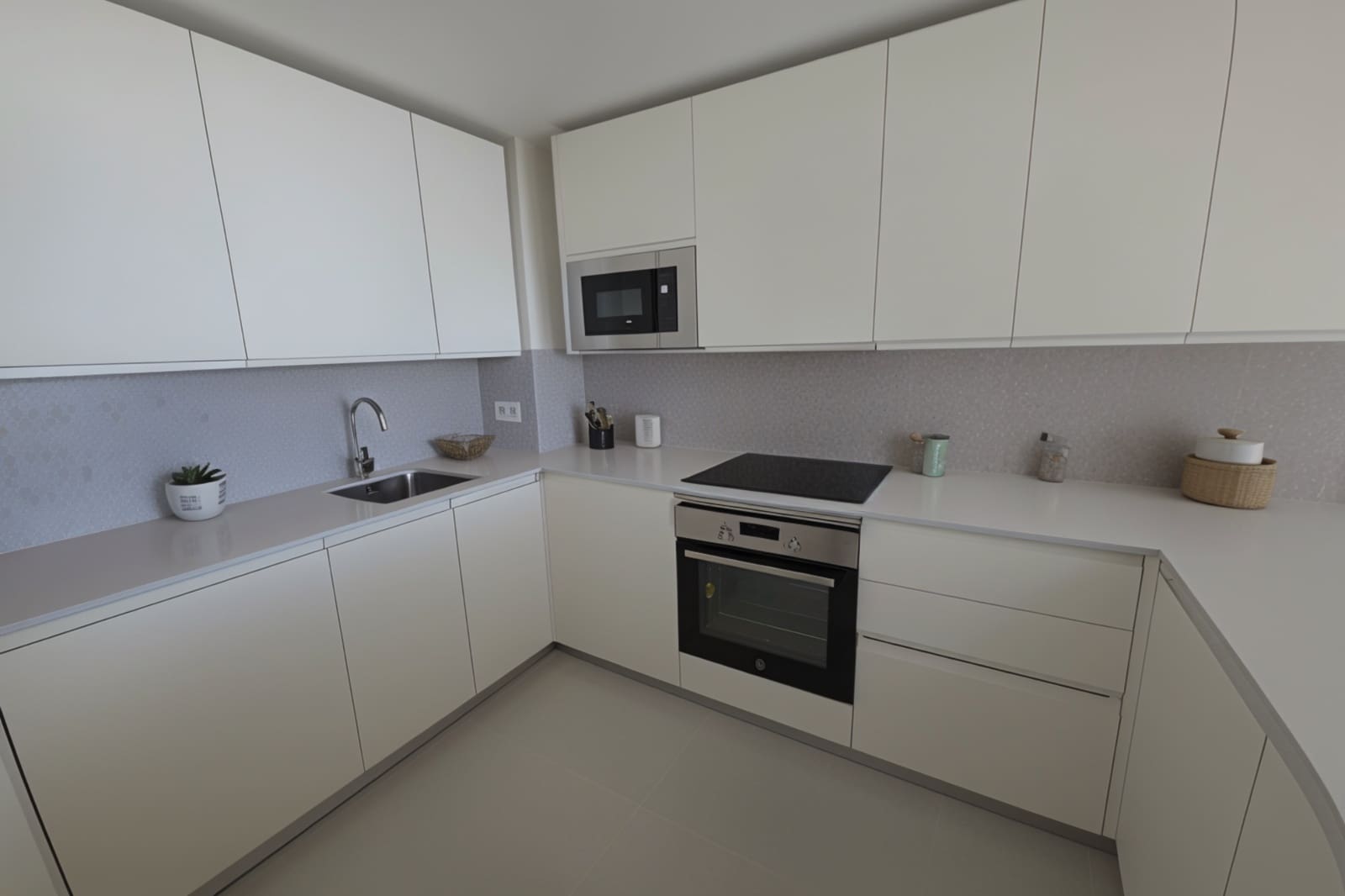 3 bedroom Apartment for sale in Fuengirola with pool - € 649,000 (Ref: 9241169)