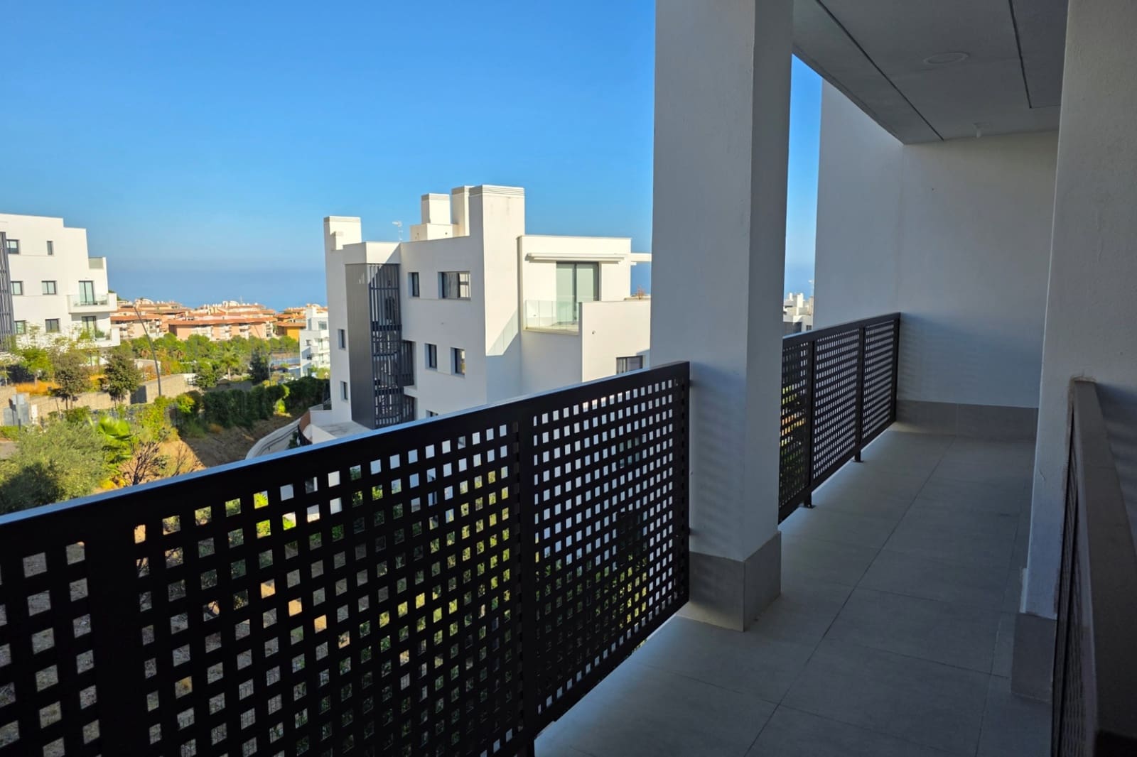 3 bedroom Apartment for sale in Fuengirola with pool - € 649,000 (Ref: 9241169)