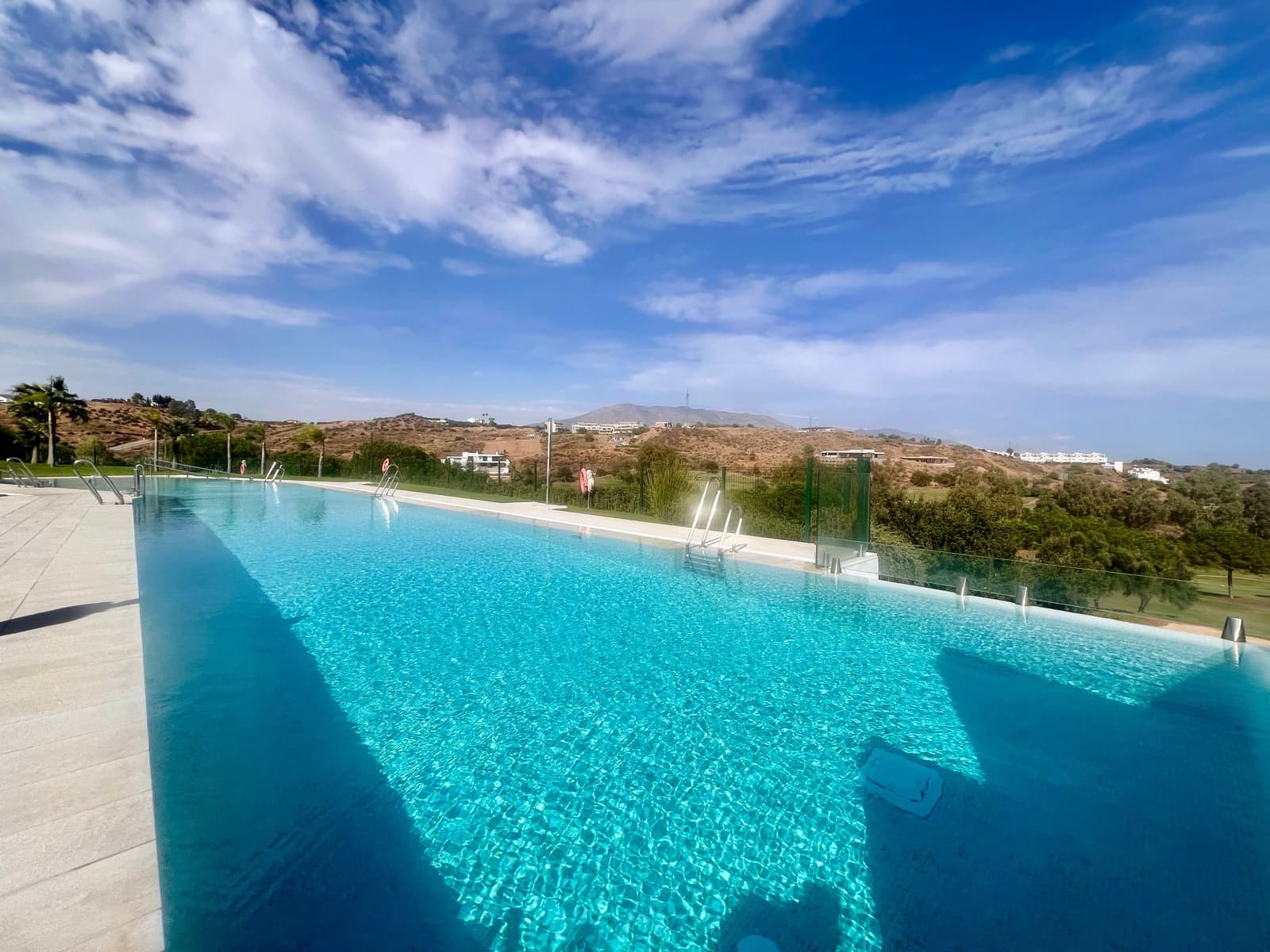 Apartamento de 3 habitaciones en Mijas Costa en venta con piscina - 650.000 € (Ref: 9247940)