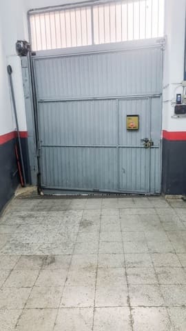 Commercial for sale in Jaén city - € 190,000 (Ref: 9251492)