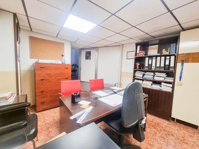 Commercial for sale in Jaén city - € 190,000 (Ref: 9251492)