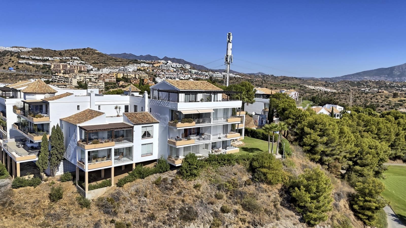 3 bedroom Apartment for sale in Mijas Costa - € 595,000 (Ref: 9254475)