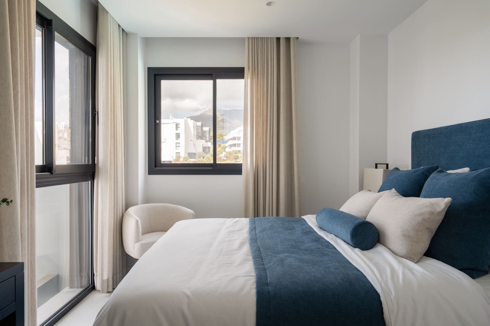 3 bedroom Apartment for sale in Fuengirola with pool - € 795,000 (Ref: 9258116)