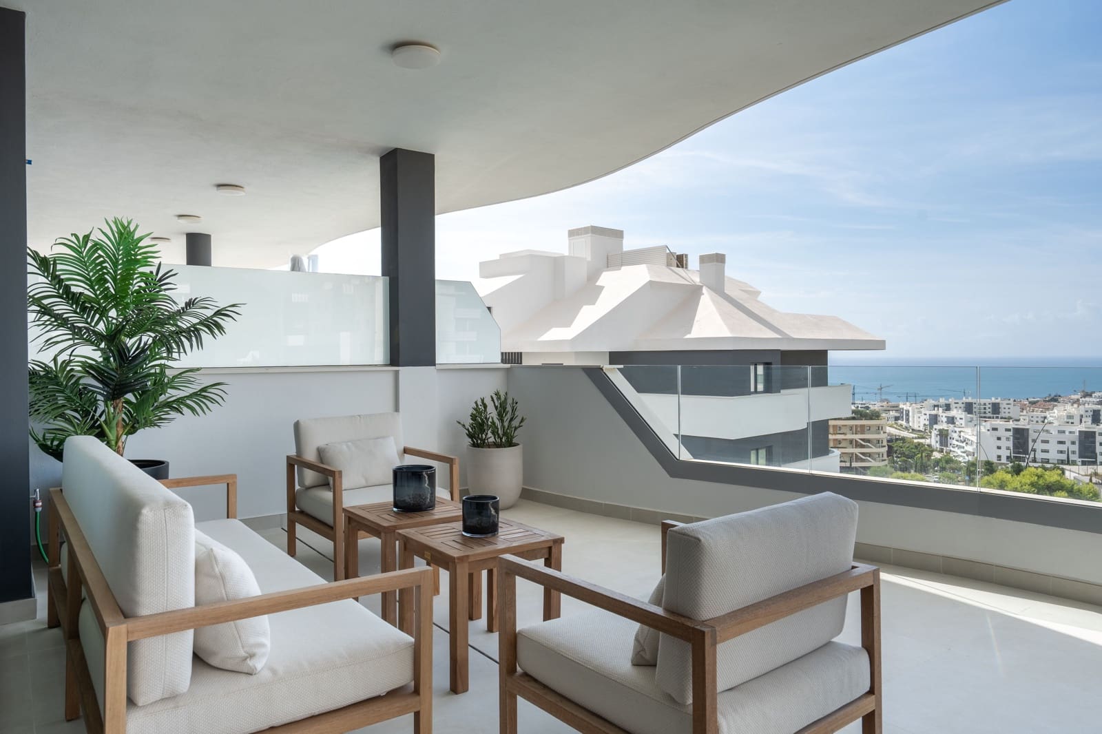 3 bedroom Apartment for sale in Fuengirola with pool - € 795,000 (Ref: 9258116)