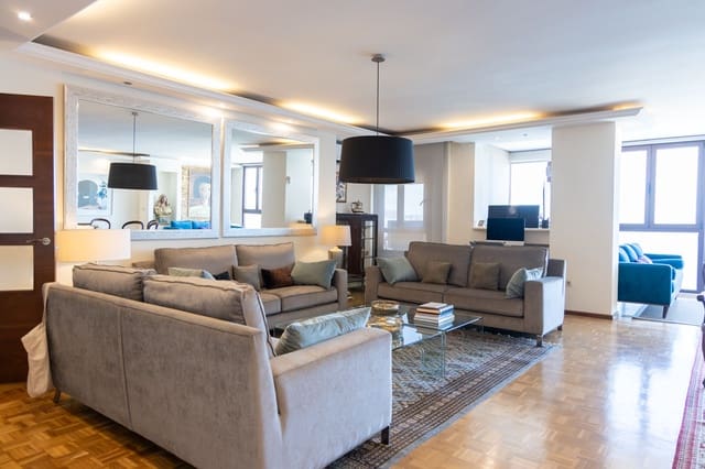 3 sypialnia Apartament do wynajęcia w La Malagueta, Miasto Málaga - 4 500 € (Ref: 9268996)