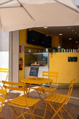 Yritys myytävänä paikassa Zona Puerto Deportivo, Fuengirola - 110 000 € (Ref: 9270554)