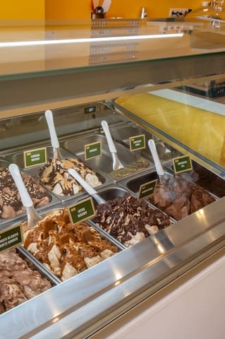 Yritys myytävänä paikassa Zona Puerto Deportivo, Fuengirola - 110 000 € (Ref: 9270554)