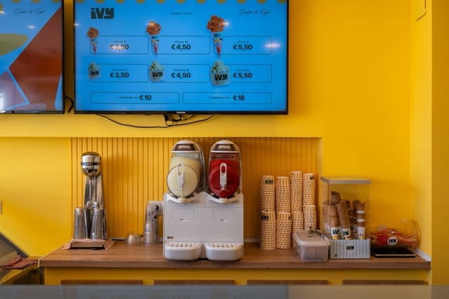 Yritys myytävänä paikassa Zona Puerto Deportivo, Fuengirola - 110 000 € (Ref: 9270554)