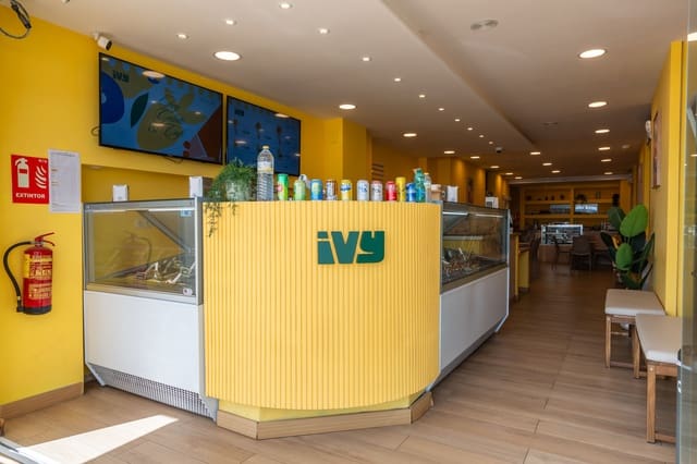 Yritys myytävänä paikassa Zona Puerto Deportivo, Fuengirola - 110 000 € (Ref: 9270554)