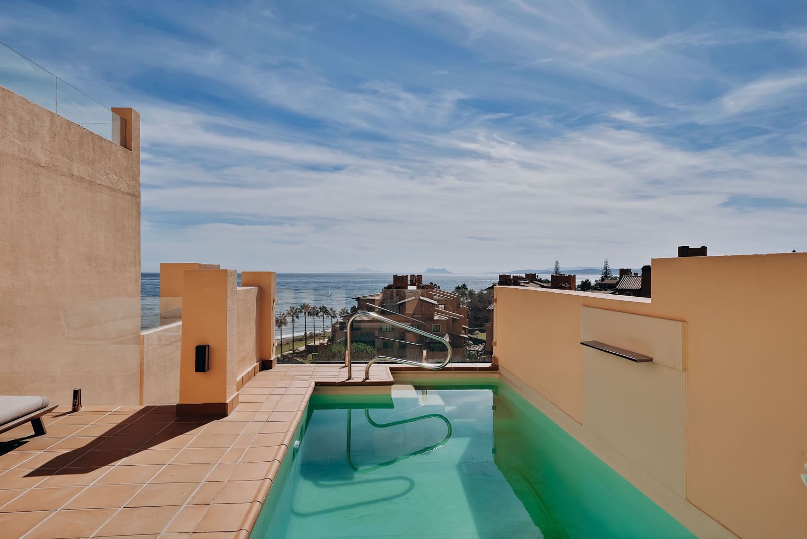 3 makuuhuone Huoneisto myytävänä paikassa Estepona mukana uima-altaan - 895 000 € (Ref: 9275195)