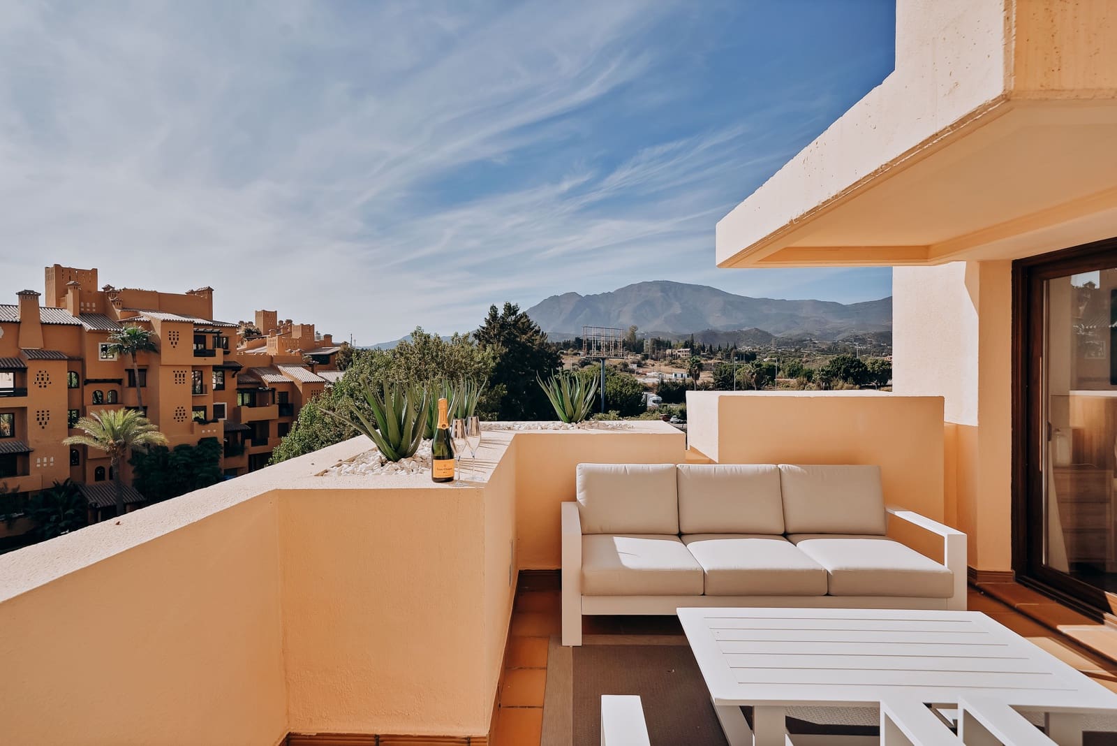 3 makuuhuone Huoneisto myytävänä paikassa Estepona mukana uima-altaan - 895 000 € (Ref: 9275195)