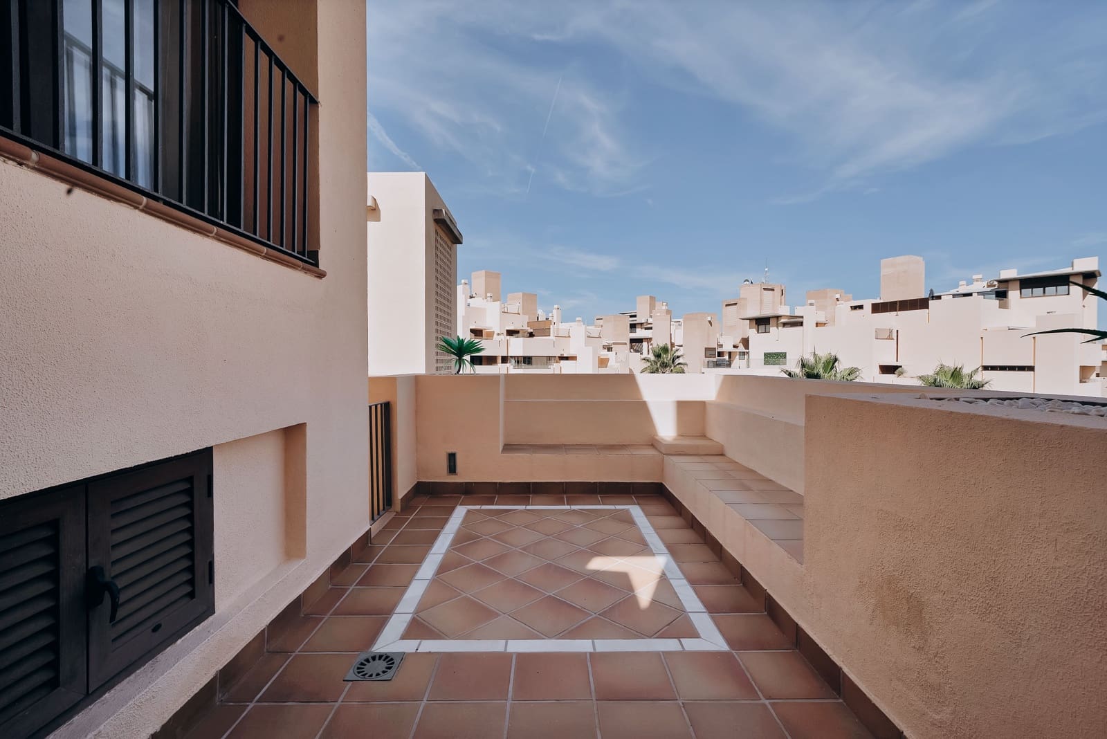 3 makuuhuone Huoneisto myytävänä paikassa Estepona mukana uima-altaan - 895 000 € (Ref: 9275195)