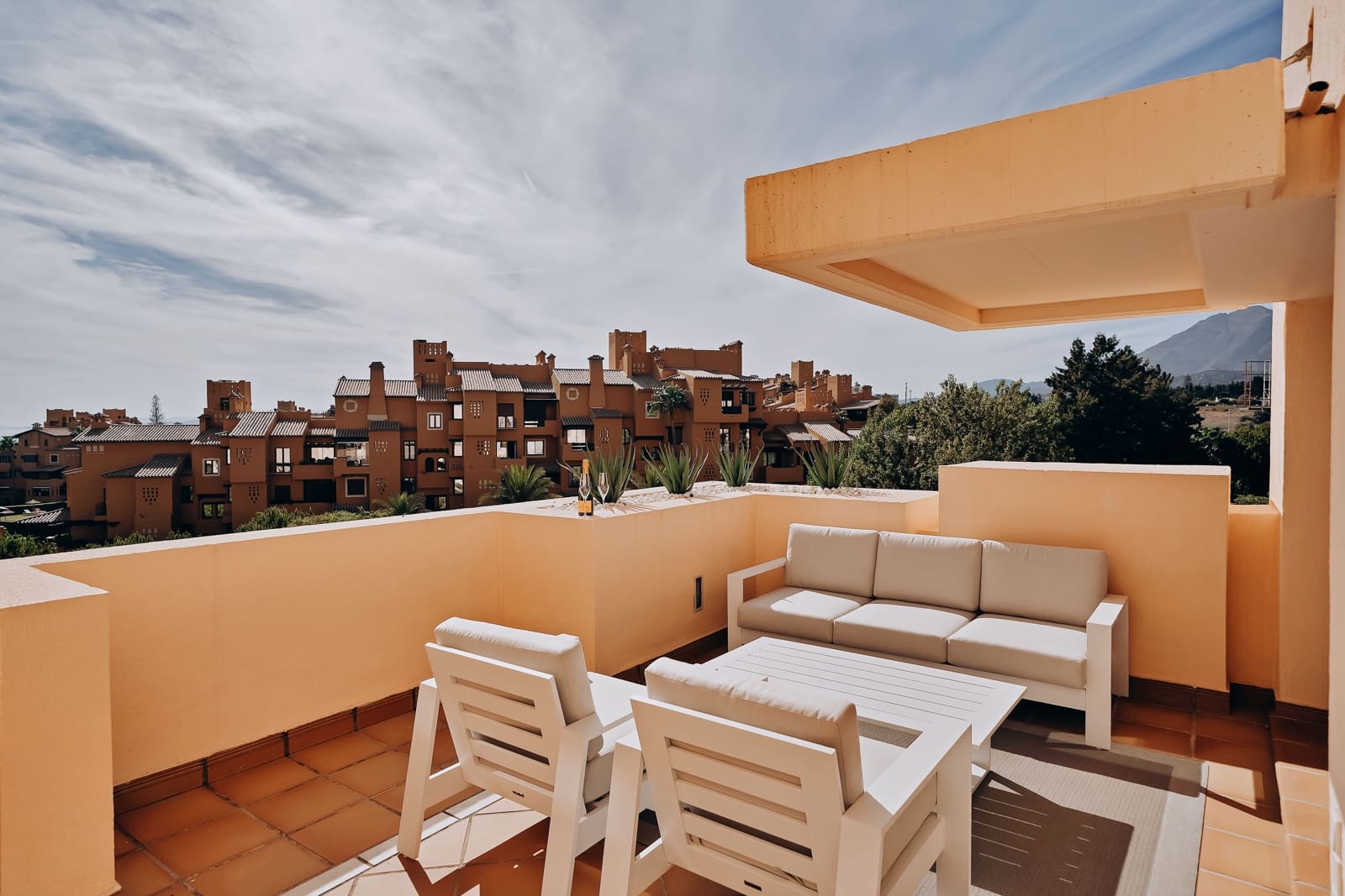 3 makuuhuone Huoneisto myytävänä paikassa Estepona mukana uima-altaan - 895 000 € (Ref: 9275195)