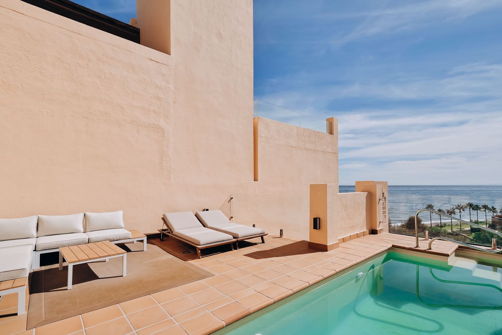 3 makuuhuone Huoneisto myytävänä paikassa Estepona mukana uima-altaan - 895 000 € (Ref: 9275195)