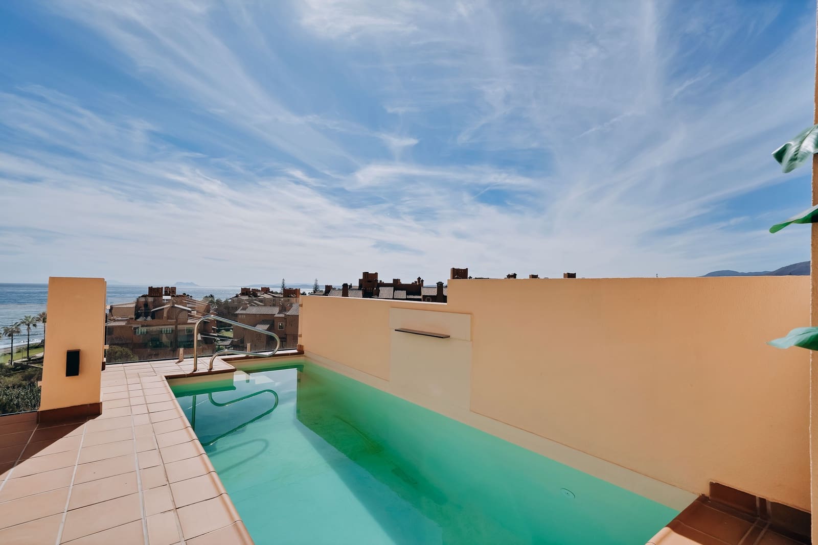 3 makuuhuone Huoneisto myytävänä paikassa Estepona mukana uima-altaan - 895 000 € (Ref: 9275195)