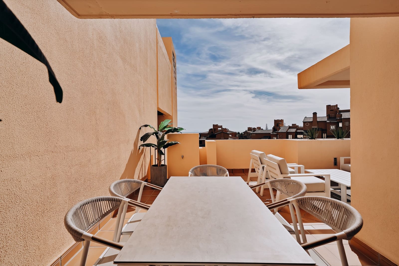 3 makuuhuone Huoneisto myytävänä paikassa Estepona mukana uima-altaan - 895 000 € (Ref: 9275195)