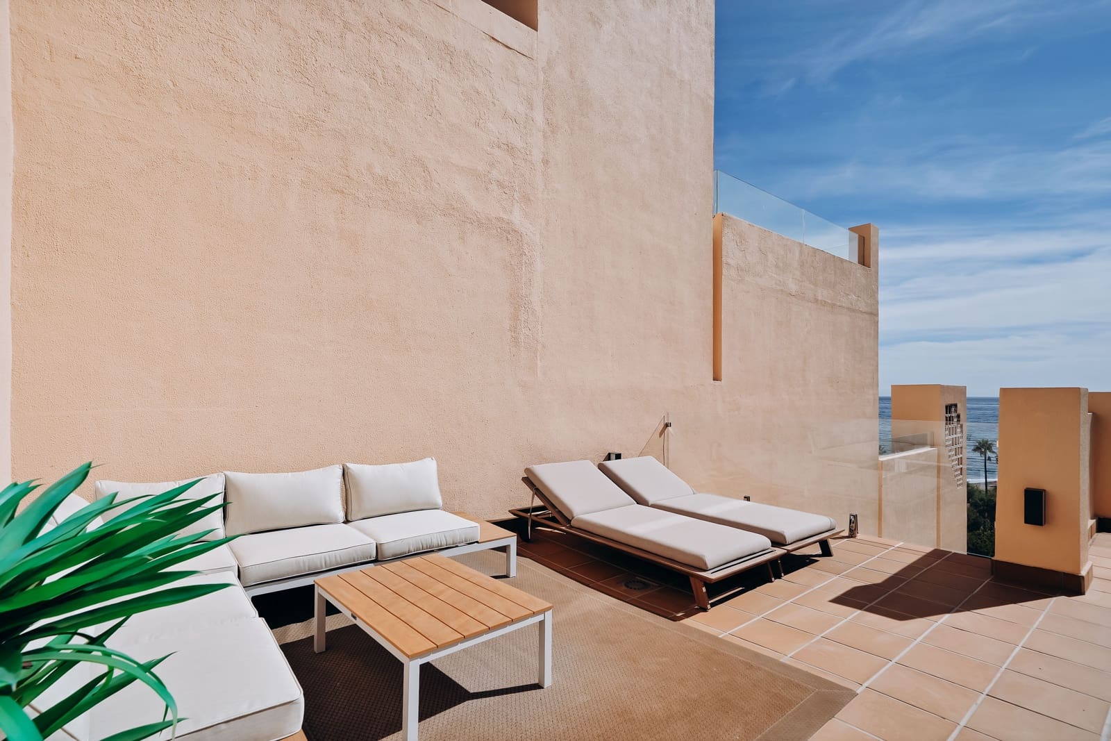 3 makuuhuone Huoneisto myytävänä paikassa Estepona mukana uima-altaan - 895 000 € (Ref: 9275195)