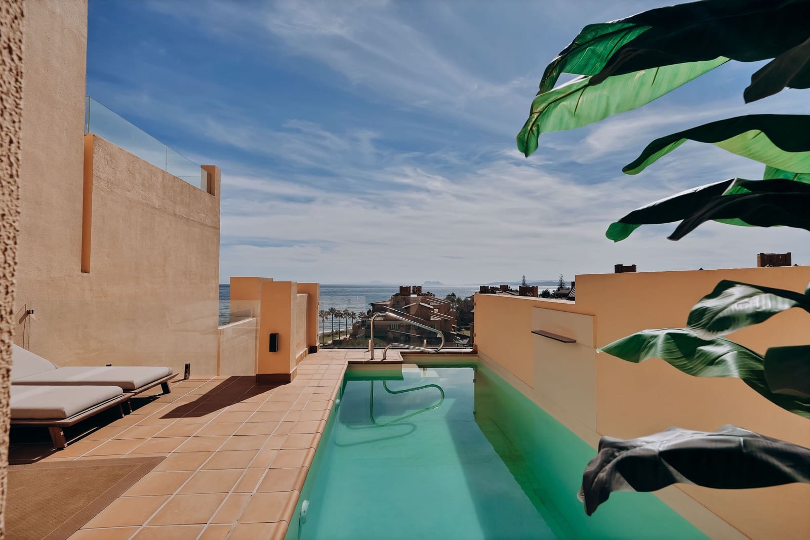 3 makuuhuone Huoneisto myytävänä paikassa Estepona mukana uima-altaan - 895 000 € (Ref: 9275195)