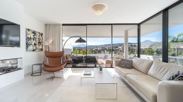 Apartamento de 3 habitaciones en New Golden Mile, Estepona en venta con piscina - 895.000 € (Ref: 9275820)