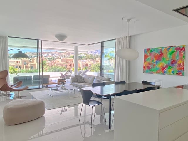 Apartamento de 3 habitaciones en New Golden Mile, Estepona en venta con piscina - 895.000 € (Ref: 9275820)