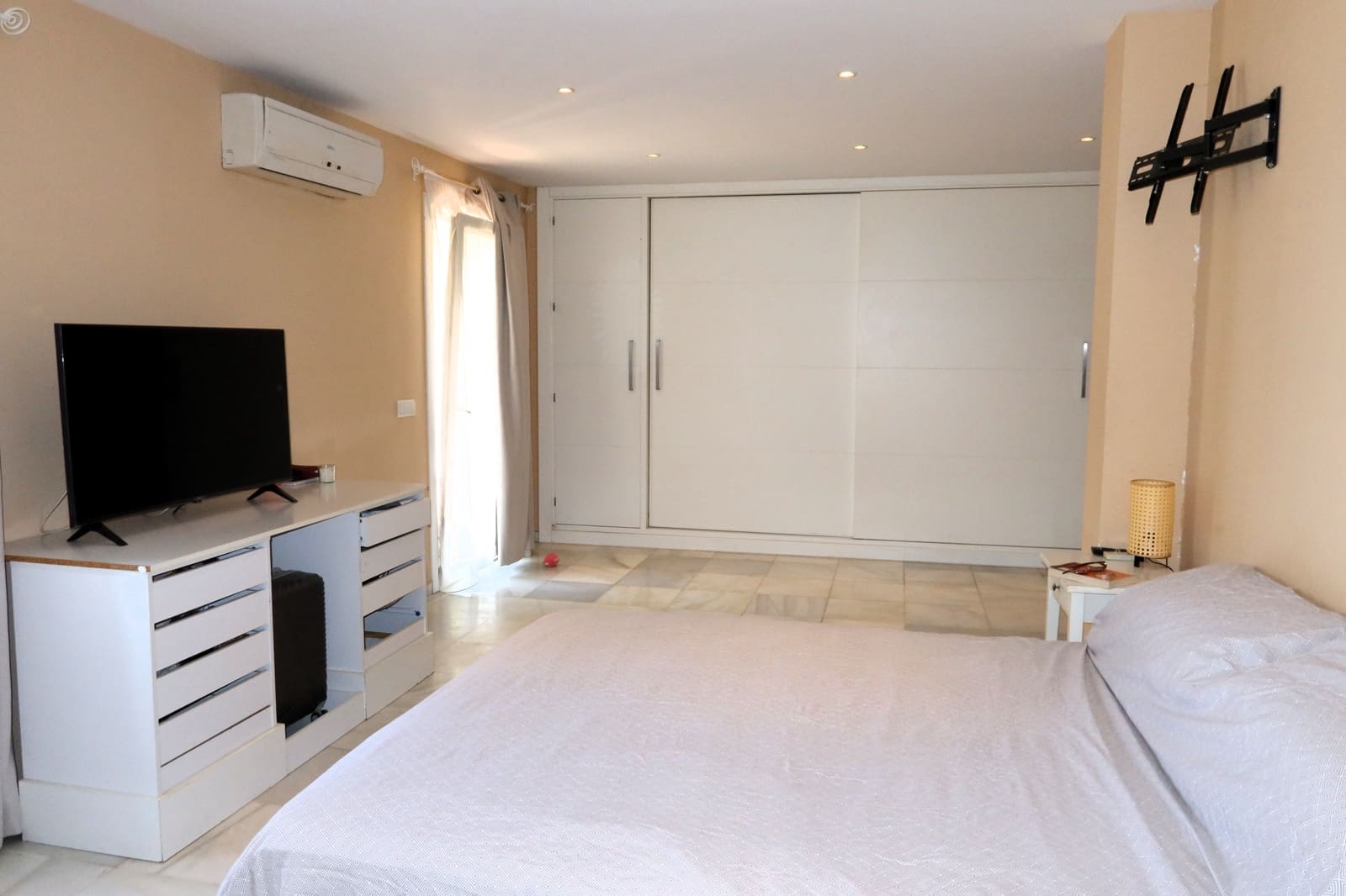 7 bedroom Townhouse for sale in Sotogrande with pool - € 1,100,000 (Ref: 9275941)