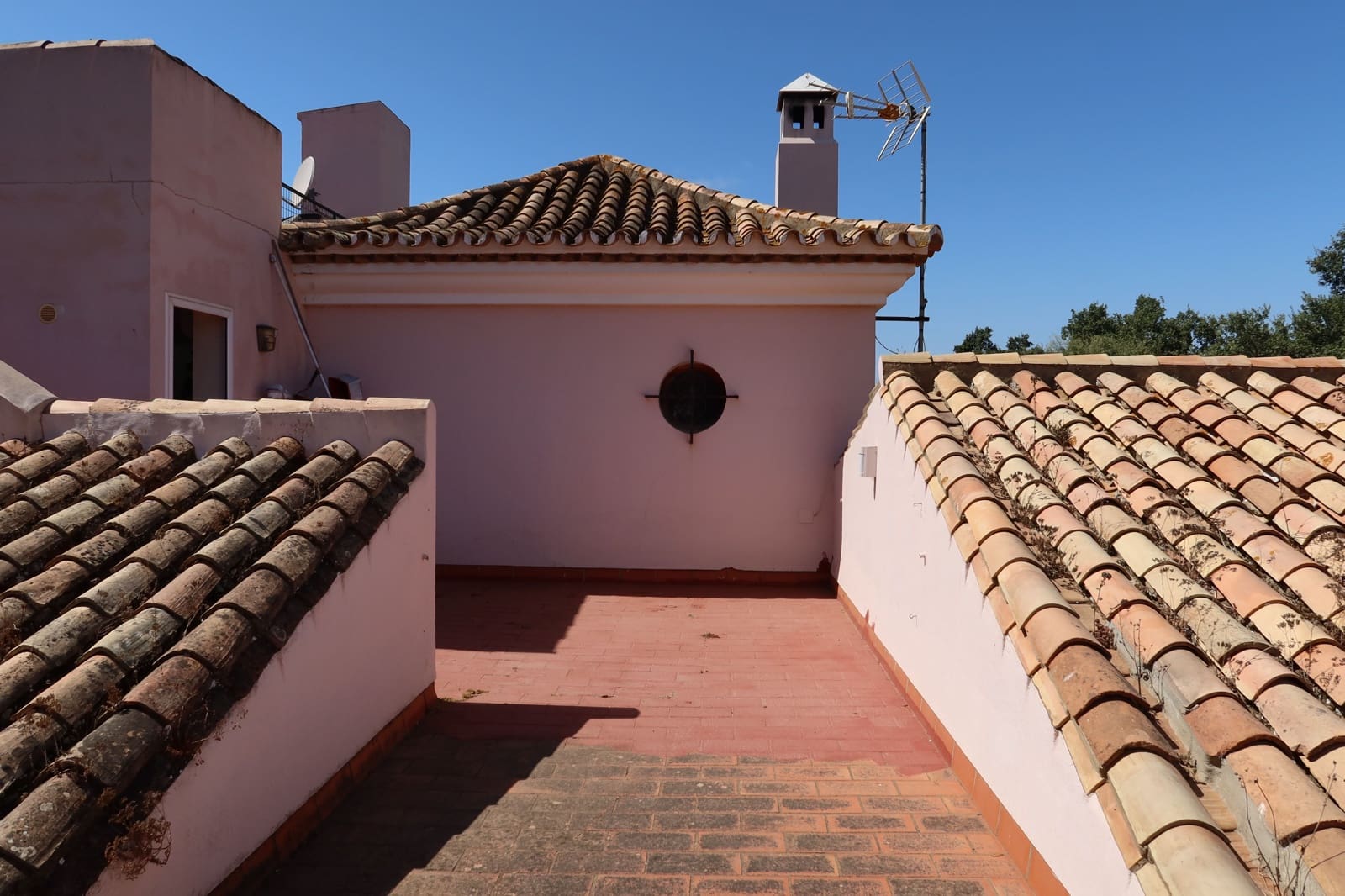 7 bedroom Townhouse for sale in Sotogrande with pool - € 1,100,000 (Ref: 9275941)