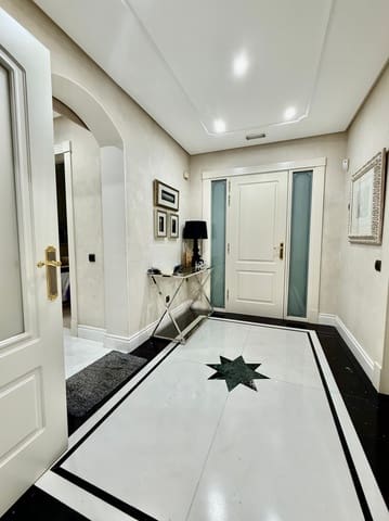 2 bedroom Apartment for sale in Puerto Banus, Marbella - € 2,950,000 (Ref: 9278717)