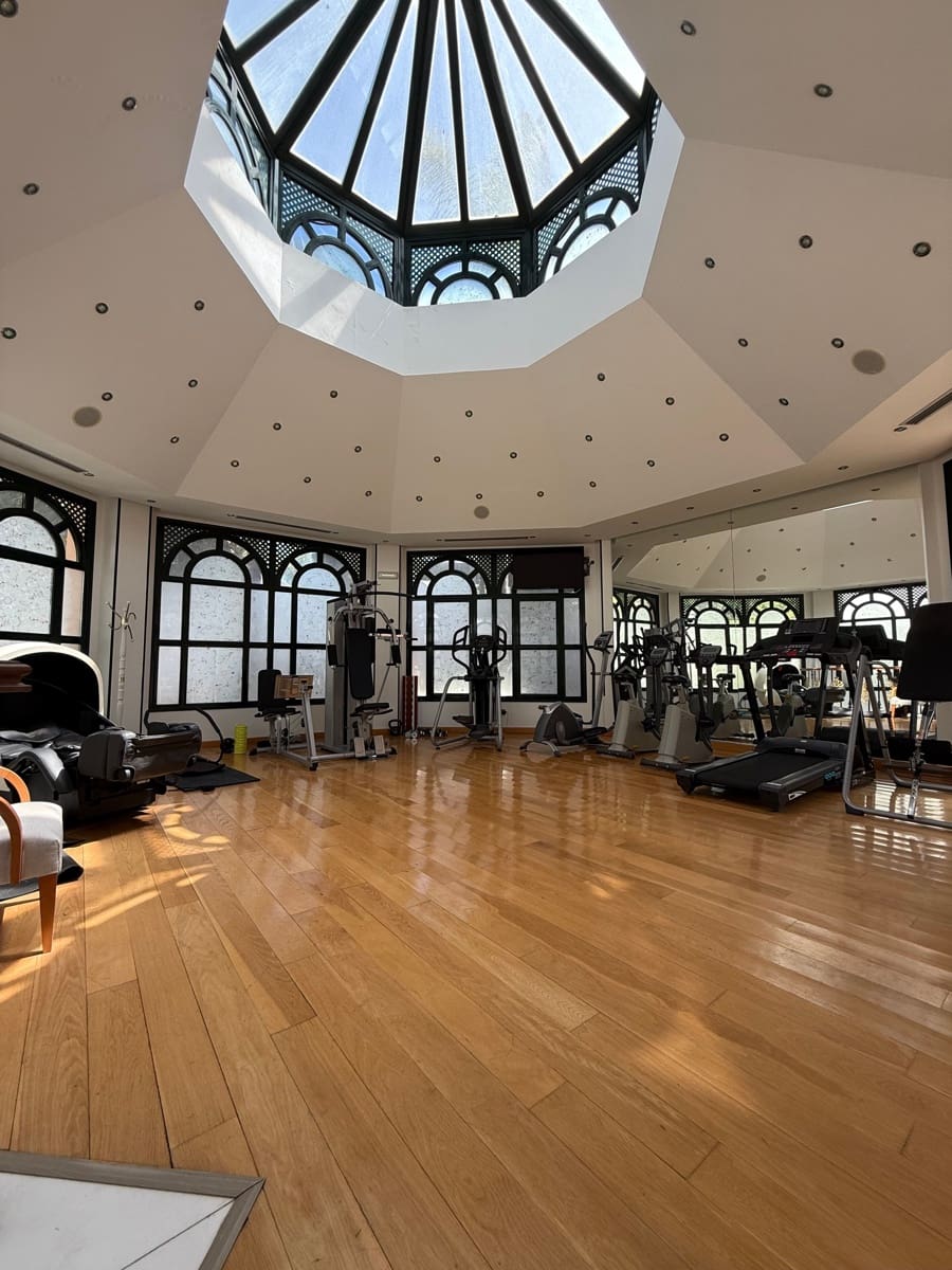 2 bedroom Apartment for sale in Marbella - € 2,950,000 (Ref: 9278717)