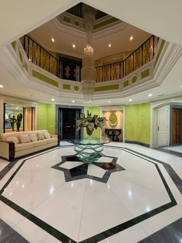 2 bedroom Apartment for sale in Puerto Banus, Marbella - € 2,950,000 (Ref: 9278717)