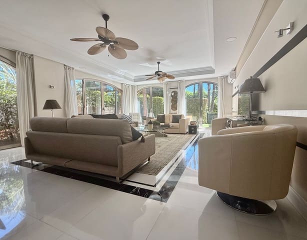 2 bedroom Apartment for sale in Puerto Banus, Marbella - € 2,950,000 (Ref: 9278717)