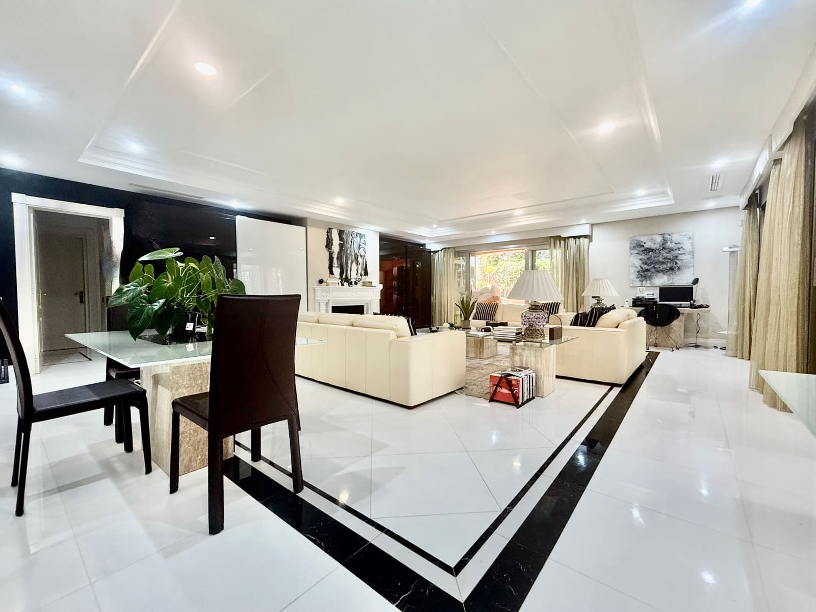 2 bedroom Apartment for sale in Marbella - € 2,950,000 (Ref: 9278717)