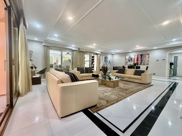 2 bedroom Apartment for sale in Puerto Banus, Marbella - € 2,950,000 (Ref: 9278717)