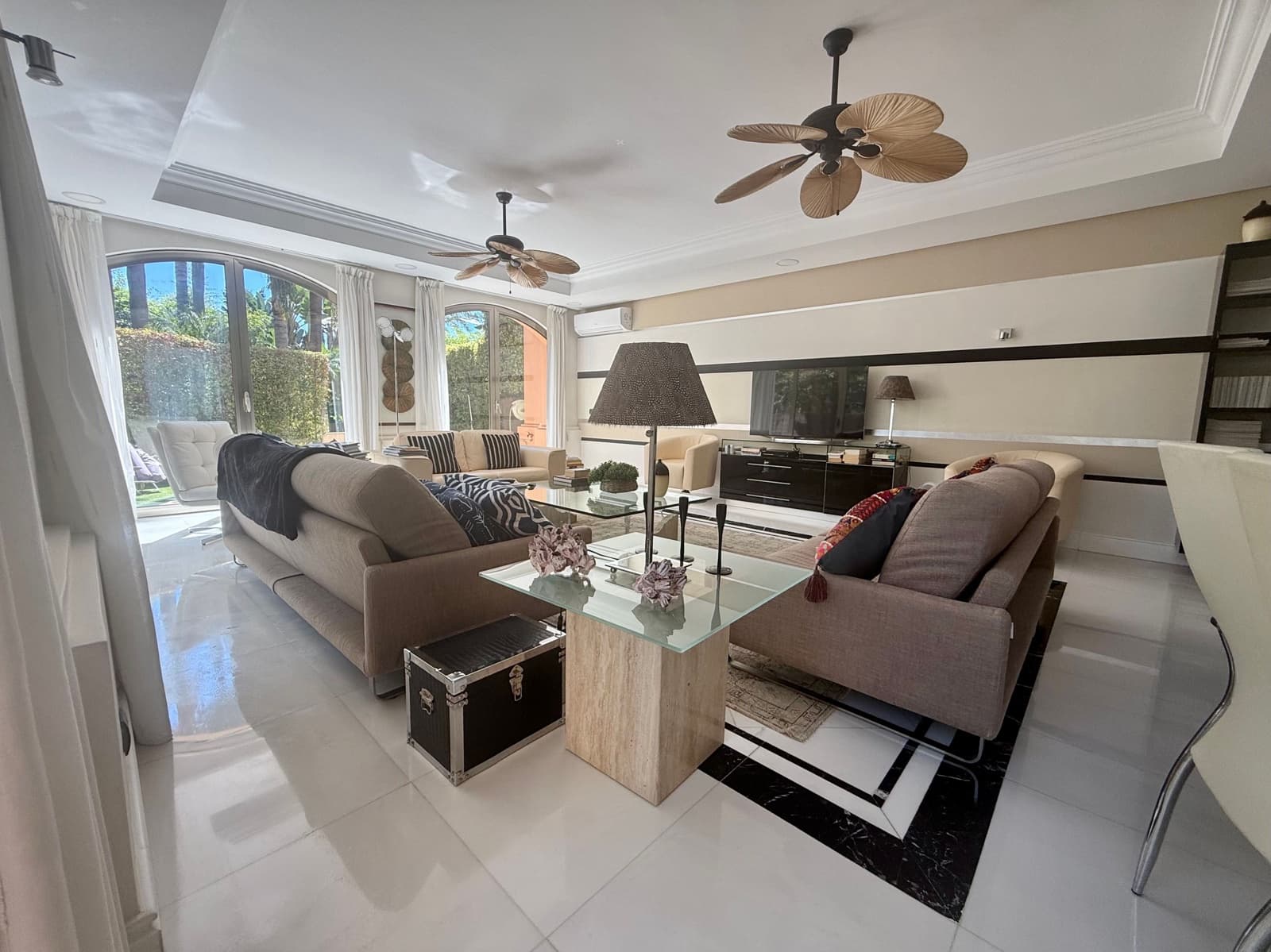 2 bedroom Apartment for sale in Marbella - € 2,950,000 (Ref: 9278717)